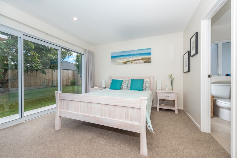 Photo of property in 6 Lockyer Road, Kumeu, 0810