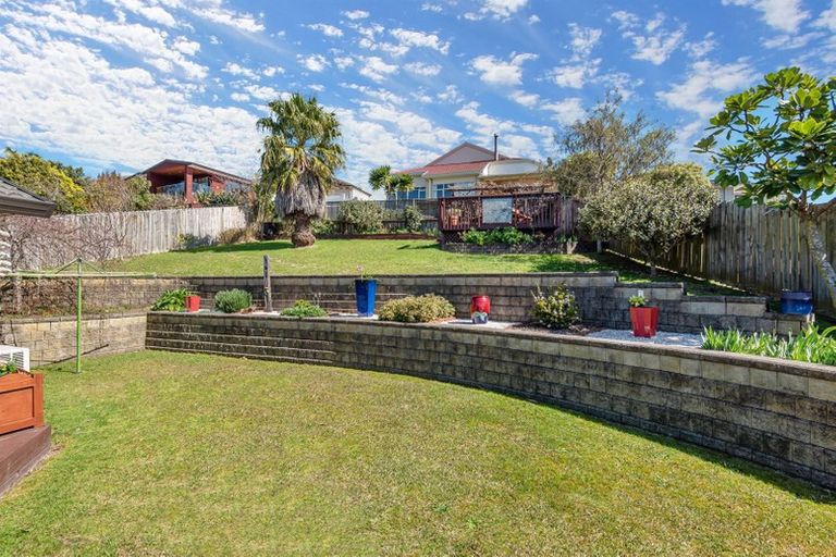 Photo of property in 15 Ballini Rise, West Harbour, Auckland, 0618