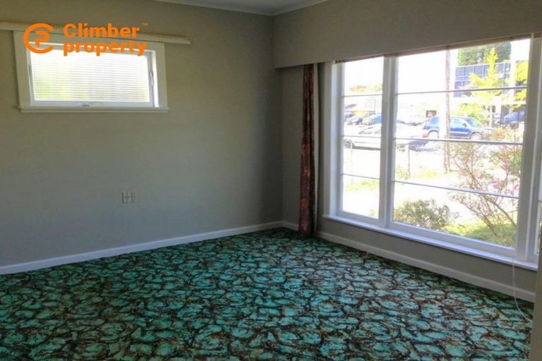 Photo of property in 8 Hugh Brown Drive, New Lynn, Auckland, 0600