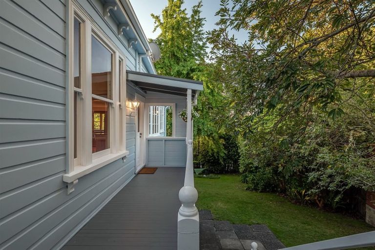 Photo of property in 8 Maritime Terrace, Birkenhead, Auckland, 0626