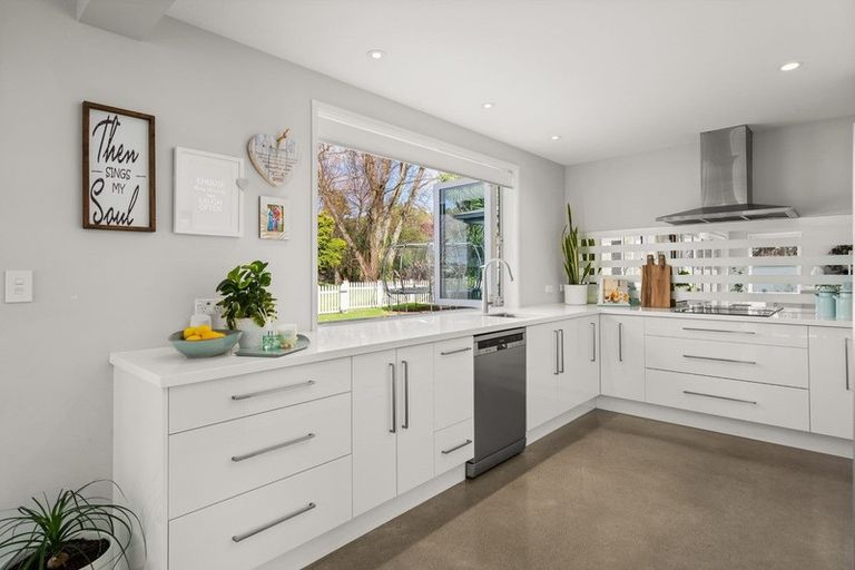 Photo of property in 1 Avon Rise, Welcome Bay, Tauranga, 3112