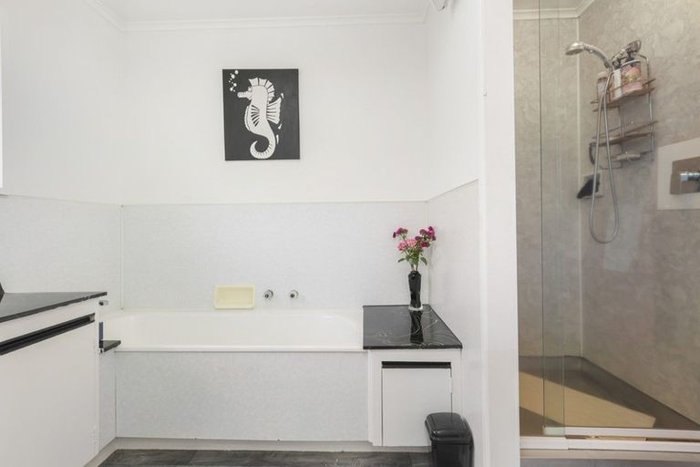 Photo of property in 102au1 Sandwich Road, St Andrews, Hamilton, 3200