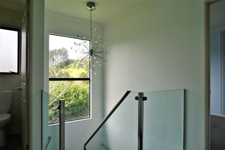 Photo of property in 14 Michael Bosher Way, Flat Bush, Auckland, 2019