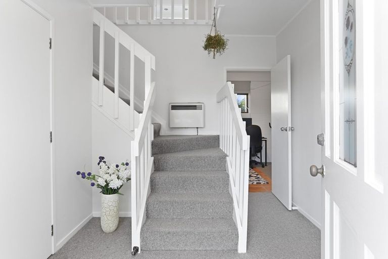 Photo of property in 2/5 Manaia Place, Mairangi Bay, Auckland, 0630