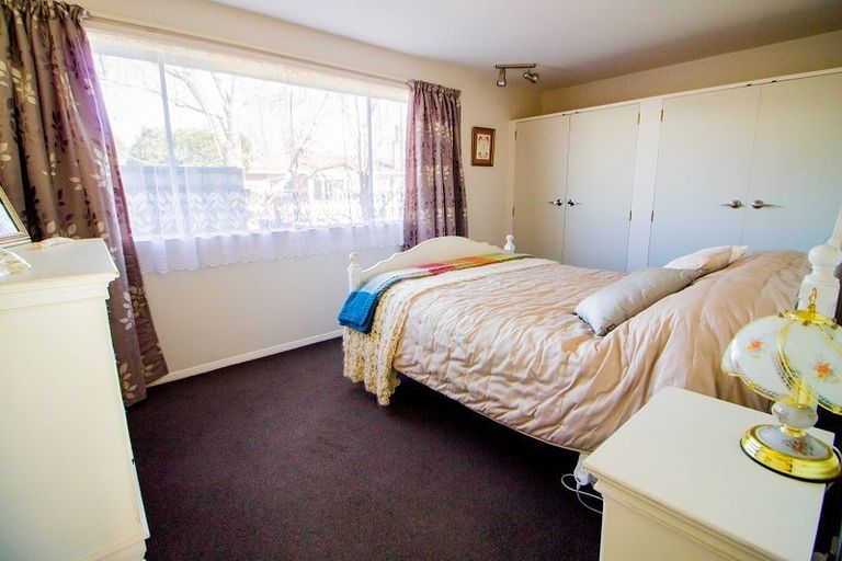 Photo of property in 2 Hughan Place, Carterton, 5713