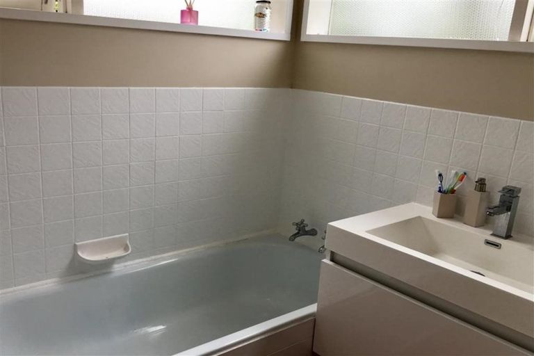 Photo of property in 15 Goddard Grove, Churton Park, Wellington, 6037