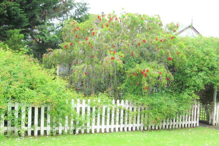 Photo of property in 10 Benita Place, Sunnyvale, Auckland, 0612