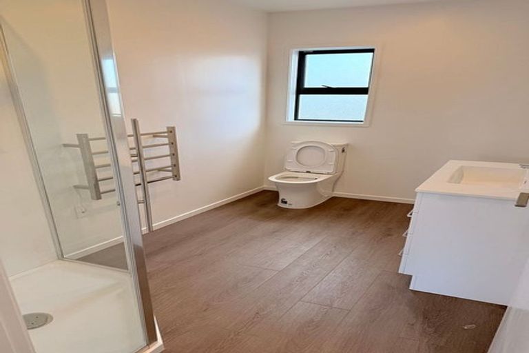 Photo of property in 128a Birkdale Road, Birkdale, Auckland, 0626