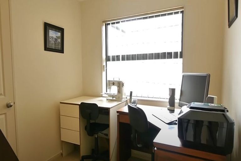 Photo of property in 10 Bonny Crescent, Massey, Auckland, 0614