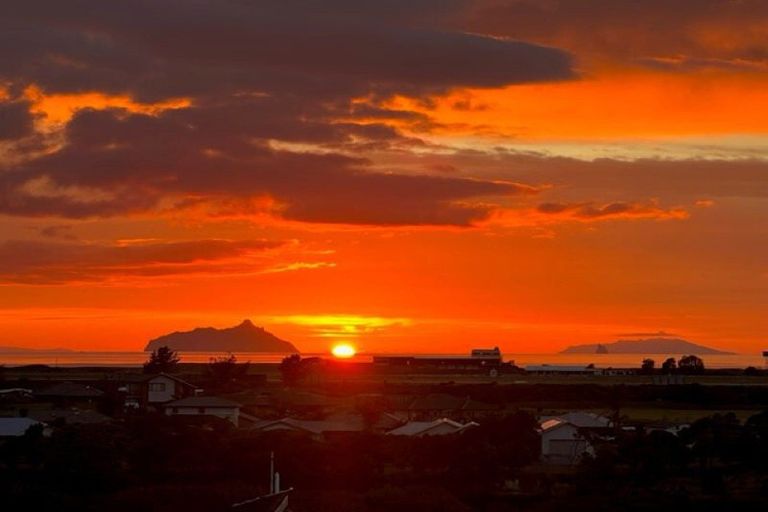 Photo of property in 16 Seaview Road, Ruakaka, 0116