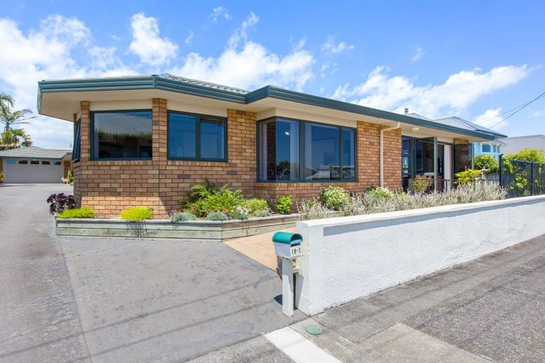 Photo of property in 1/18 Karamu Street, Te Atatu Peninsula, Auckland, 0610