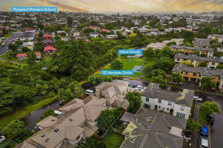 Photo of property in 37 Verdale Circle, Glen Eden, Auckland, 0602