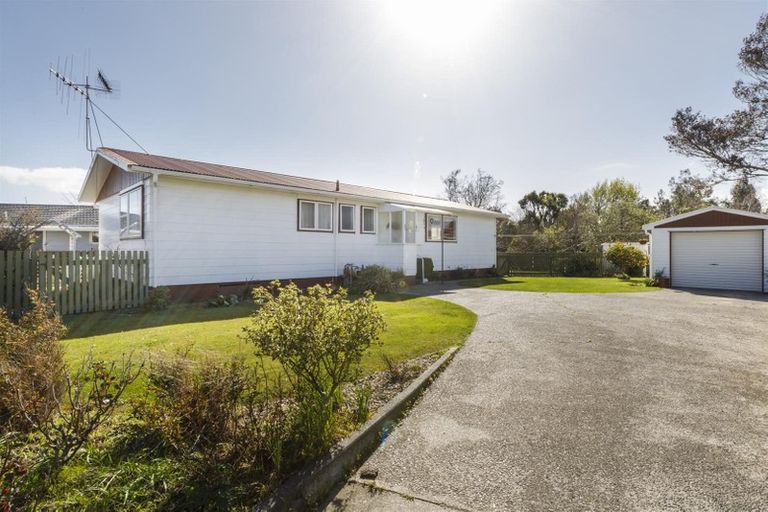 Photo of property in 8 Walker Crescent, Bulls, 4818