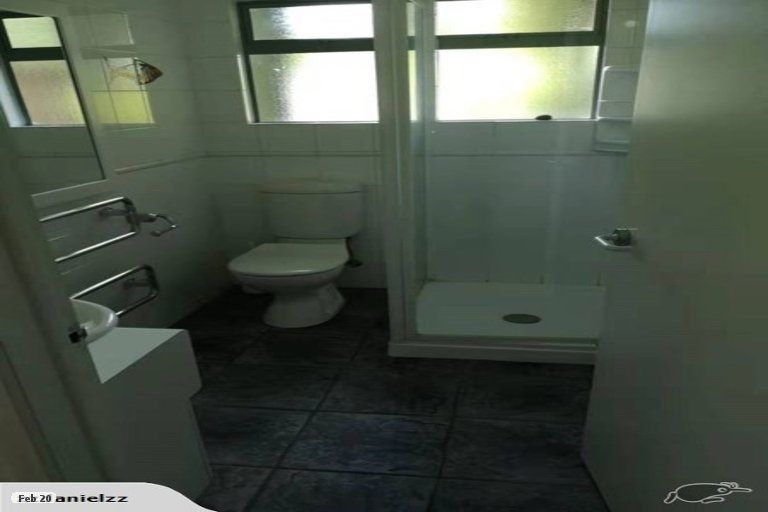 Photo of property in 18 Browns Bay Road, Rothesay Bay, Auckland, 0630