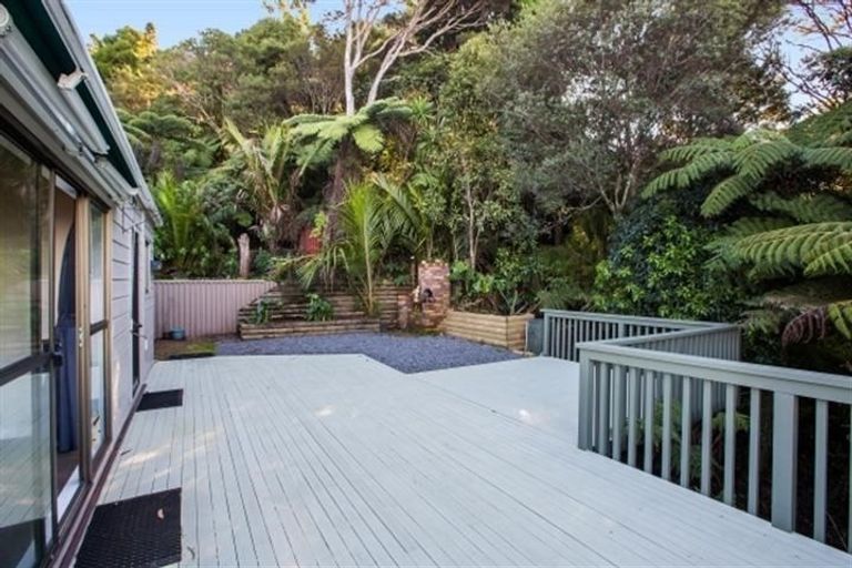 Photo of property in 274 Shaw Road, Titirangi, Auckland, 0604