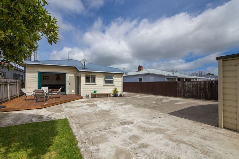 Photo of property in 25 Edgeware Road, Palmerston North, 4410
