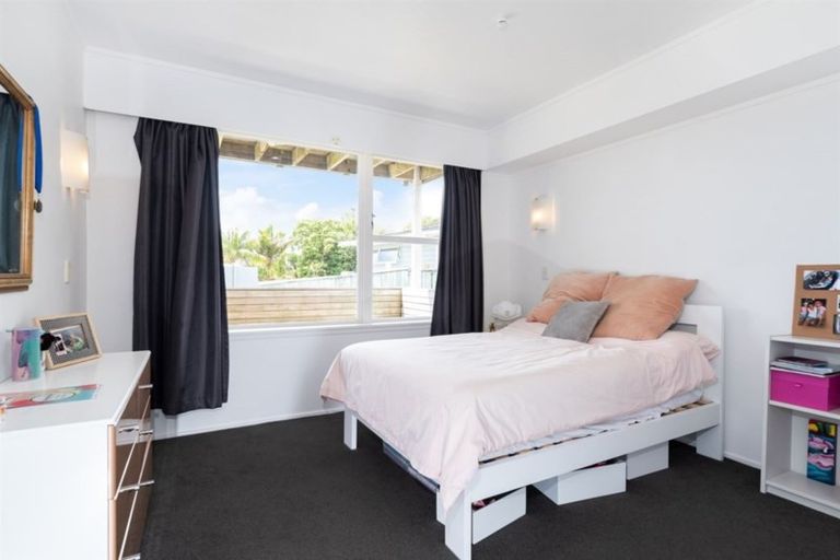 Photo of property in 6 Isobel Road, Greenhithe, Auckland, 0632