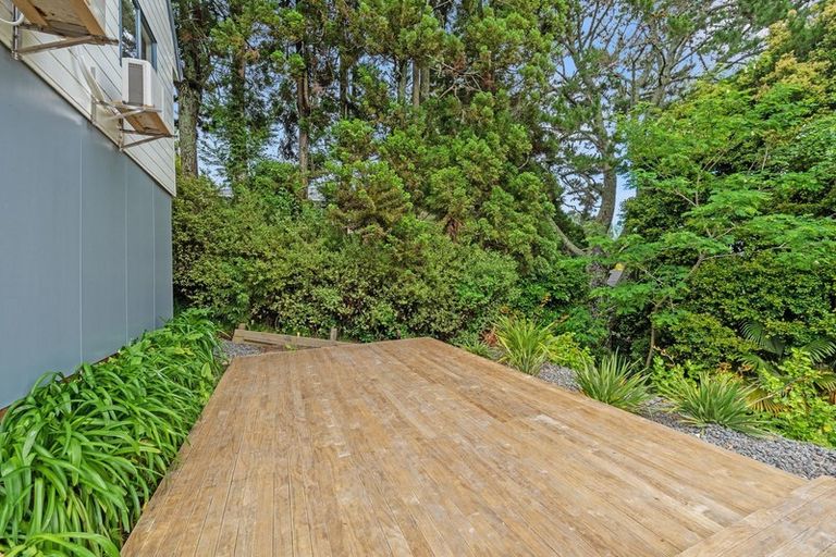 Photo of property in 1/1018 East Coast Road, Fairview Heights, Auckland, 0630