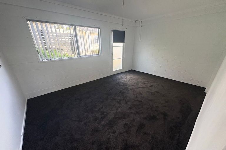 Photo of property in 1/361 Wairau Road, Totara Vale, Auckland, 0629