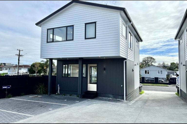 Photo of property in 1/15 Old Wairoa Road, Papakura, 2110