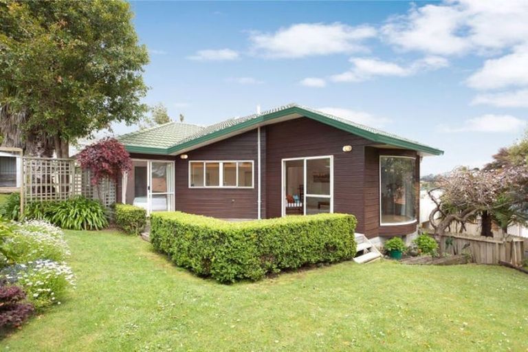 Photo of property in 28 Frank Nobilo Drive, Golflands, Auckland, 2013