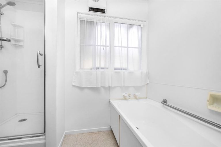 Photo of property in 2/10 Grande Vue Road, Hillpark, Auckland, 2102