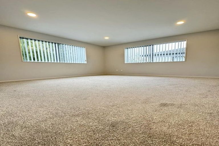 Photo of property in 6 Wyon Way, Flat Bush, Auckland, 2016