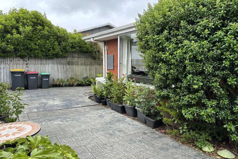 Photo of property in 1/20 Winters Road, Redwood, Christchurch, 8051