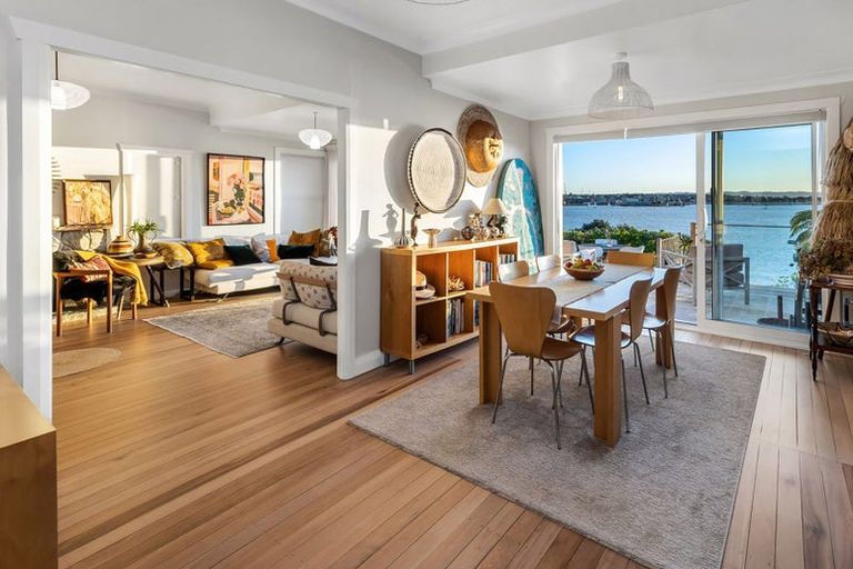 Photo of property in 2/104 Stanley Point Road, Stanley Point, Auckland, 0624