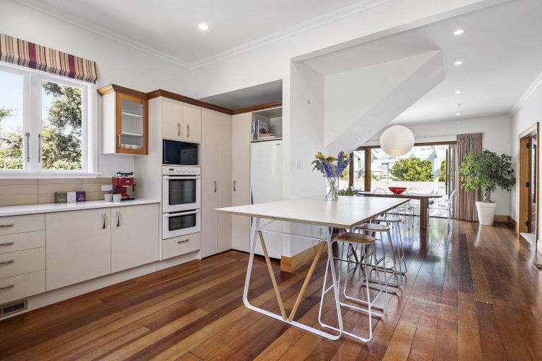 Photo of property in 107-109 Muritai Road, Eastbourne, Lower Hutt, 5013