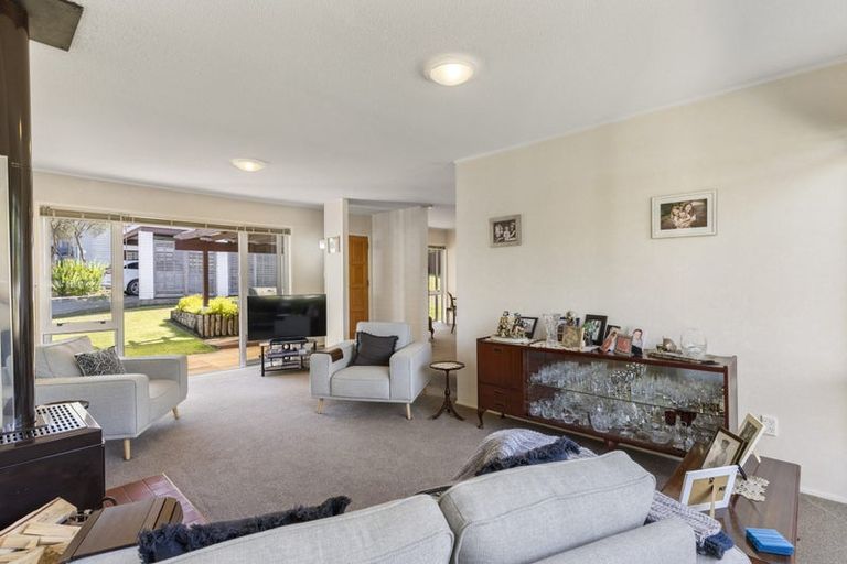 Photo of property in 30 Ganymede Place, Half Moon Bay, Auckland, 2012