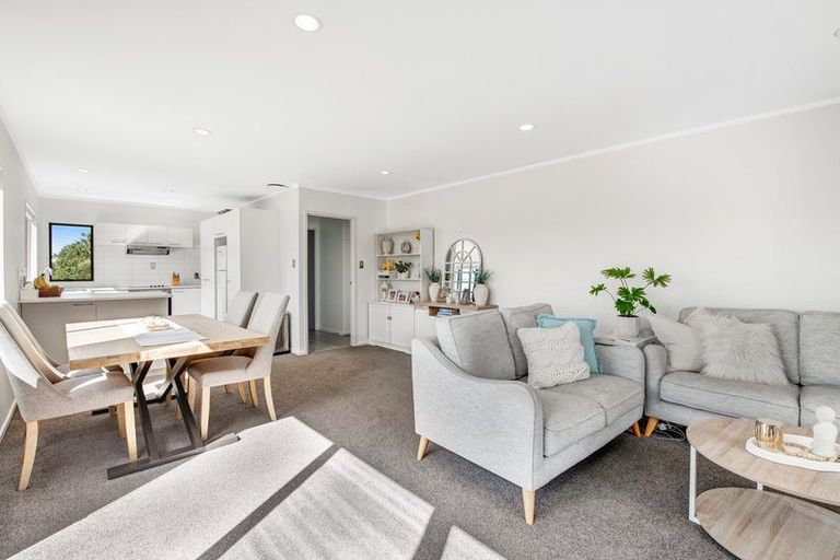 Photo of property in 13 Red Beach Road, Red Beach, 0932