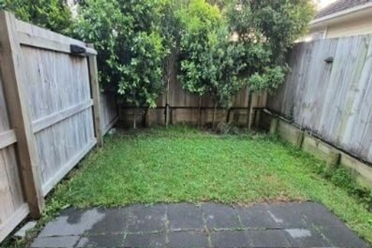 Photo of property in 8/63 Taikata Road, Te Atatu Peninsula, Auckland, 0610