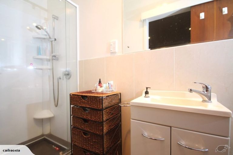 Photo of property in 2 Ganymede Place, Half Moon Bay, Auckland, 2012