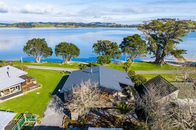 Photo of property in 6 The Strand, Whakapirau, Maungaturoto, 0583