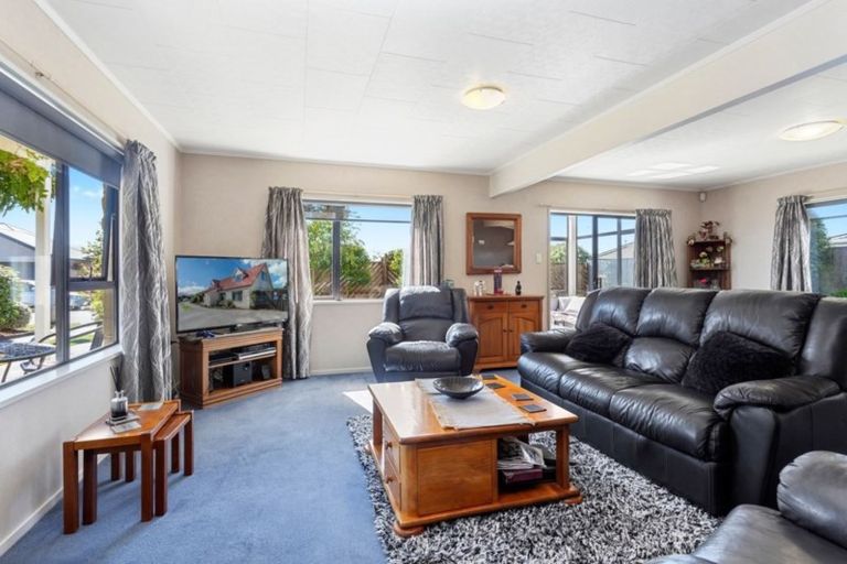 Photo of property in 5 Sheraton Place, Redwood, Christchurch, 8051