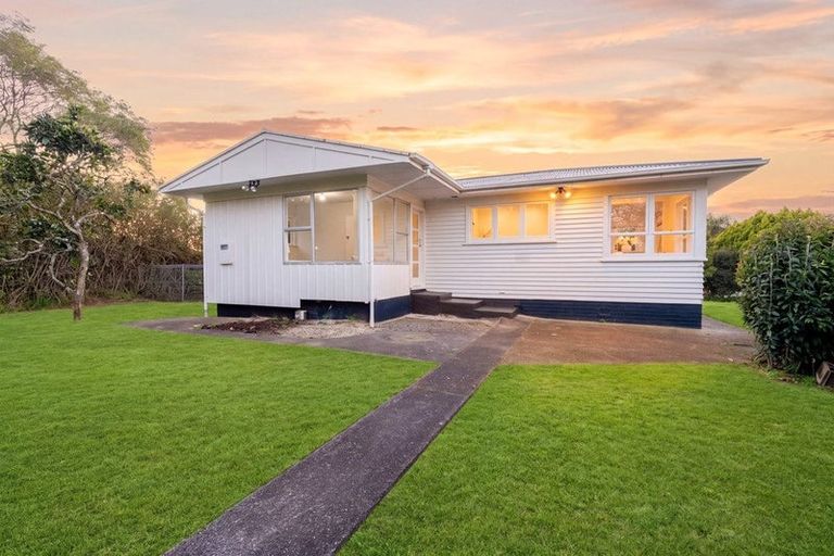 Photo of property in 22 Mcclintock Road, Massey, Auckland, 0614