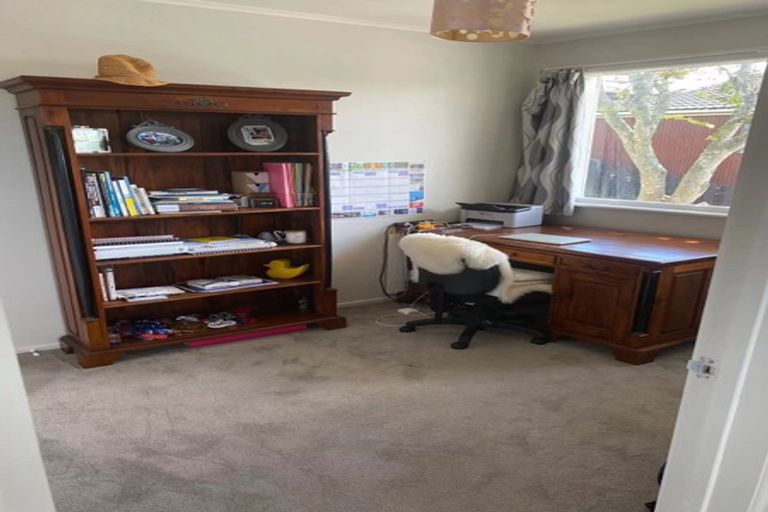 Photo of property in 6 Hartley Terrace, Massey, Auckland, 0614