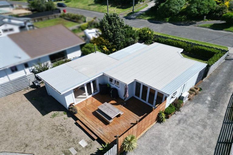 Photo of property in 14 Carthew Terrace, Foxton Beach, Foxton, 4815