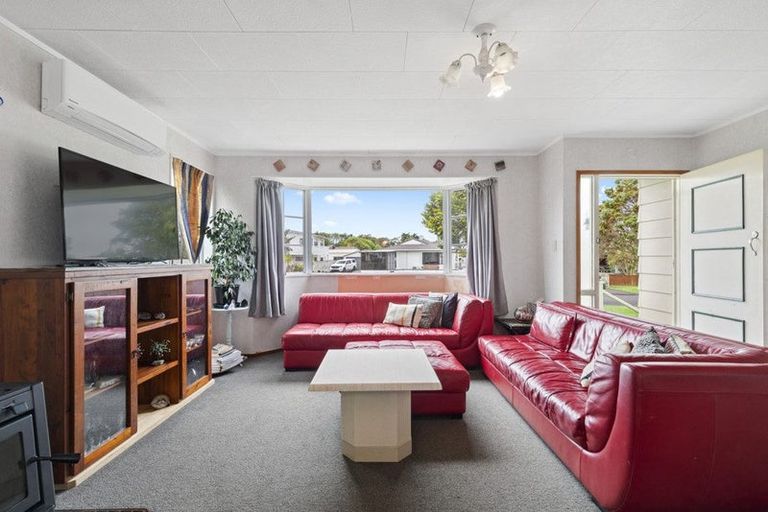 Photo of property in 4 Litchfield Place, Clarks Beach, 2122