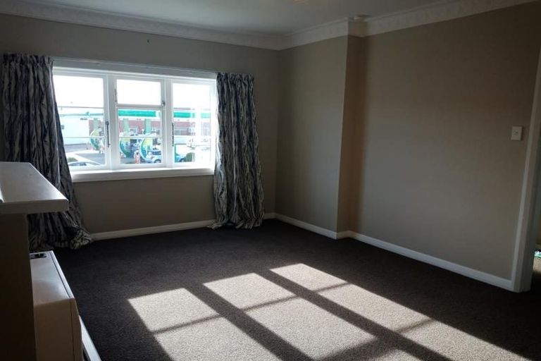 Photo of property in 73 Whites Line East, Waiwhetu, Lower Hutt, 5010