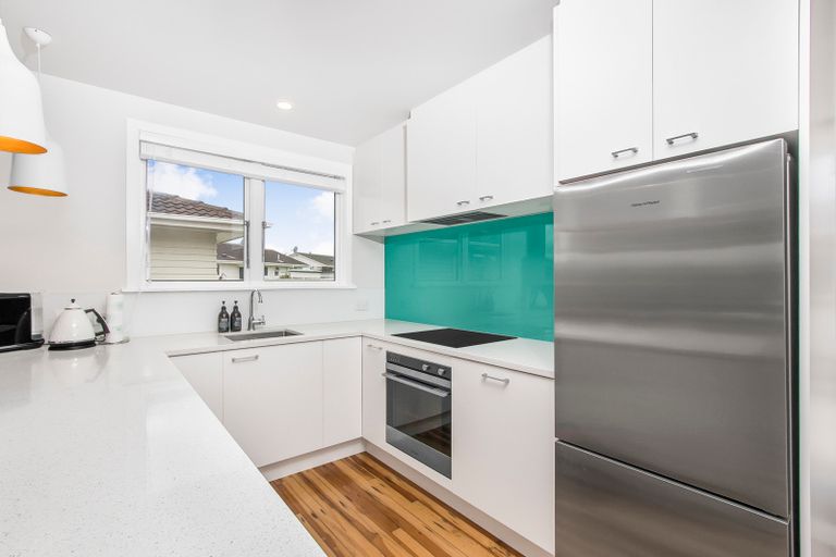 Photo of property in 11 Windrush Close, Mangere, Auckland, 2022