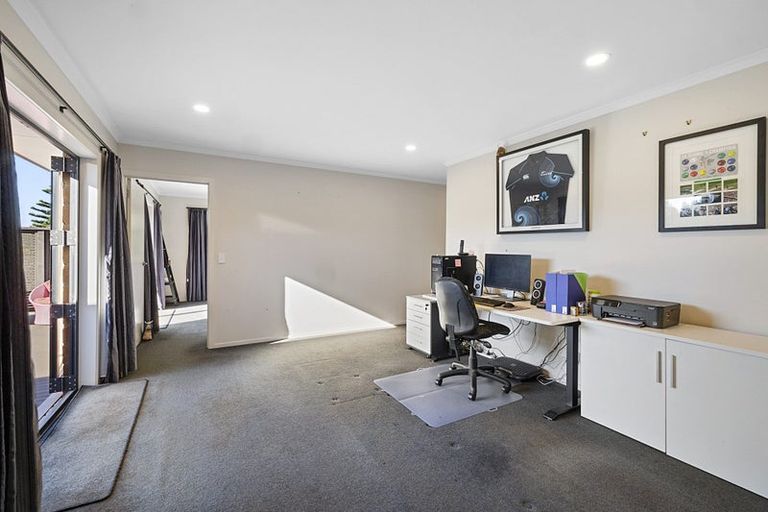 Photo of property in 111 Queens Road, Glen Avon, New Plymouth, 4312