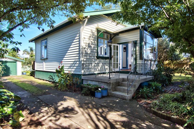Photo of property in 22 Rimu Road, Oratia, Auckland, 0604