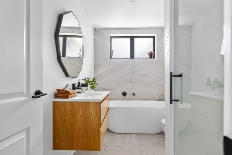 Photo of property in 10 Hillcrest Road, Hatfields Beach, Orewa, 0931