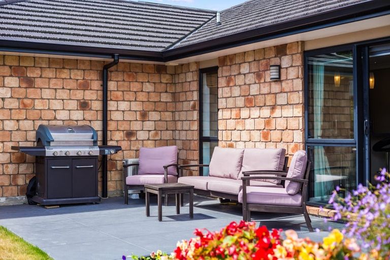 Photo of property in 14a Kaimai Place, Aotea, Porirua, 5024