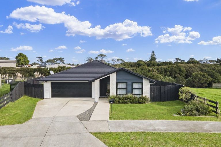 Photo of property in 19 Tahuna Minhinnick Drive, Glenbrook, Waiuku, 2681