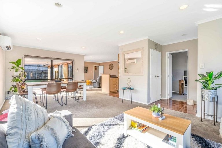 Photo of property in 57 Magic Way, Randwick Park, Auckland, 2105