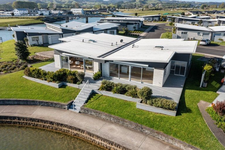 Photo of property in 16 Vanita Drive, Whitianga, 3510