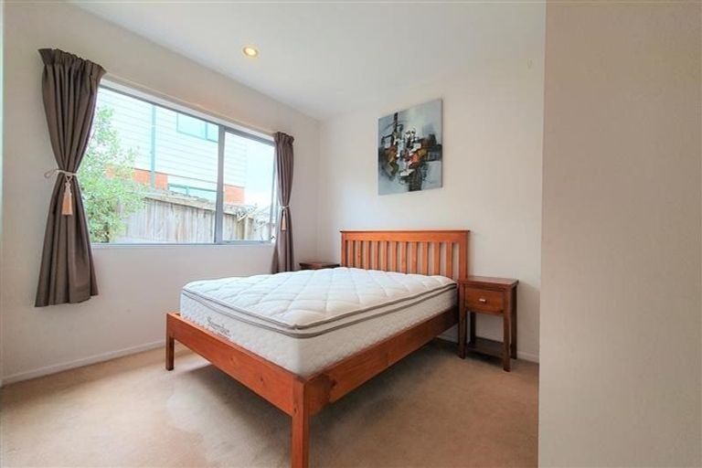 Photo of property in 29a Raleigh Road, Northcote, Auckland, 0627